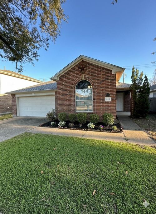 2882 Sun River Ln, Dickinson, TX, 77539-4177 | Card Image