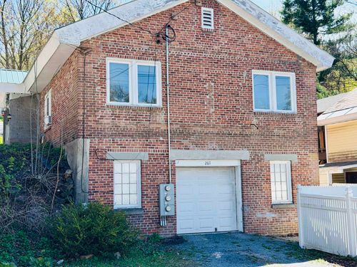 2 Hamlin Ave, Bennington, VT, 05201-2436 | Card Image