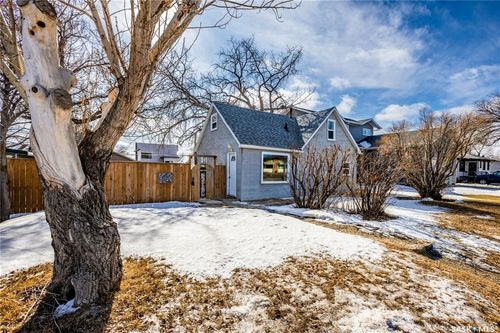 1021 Caribou Street W, Moose Jaw, SK, S6H2L6 | Card Image