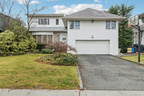 575 Rica Ln, Woodmere, NY, 11598-1555 | Card Image