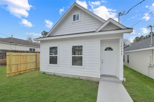 16884 Kempwood, Montgomery, TX, 77316-6739 | Card Image