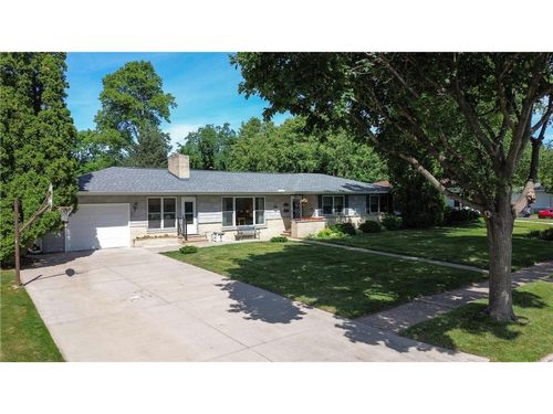 415 N 8th St, River Falls, WI, 54022-2556 | Card Image