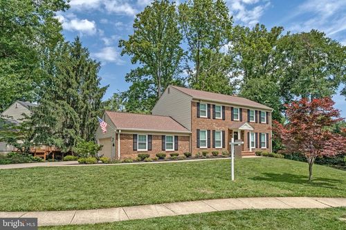 8422 Blevins Way Ct, Vienna, VA, 22182-5133 | Card Image