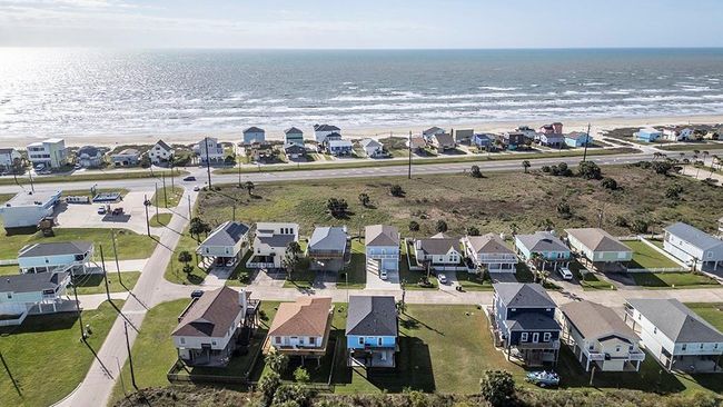 22310 Vista Del Mar, House other with 3 bedrooms, 2 bathrooms and null parking in Galveston TX | Image 41