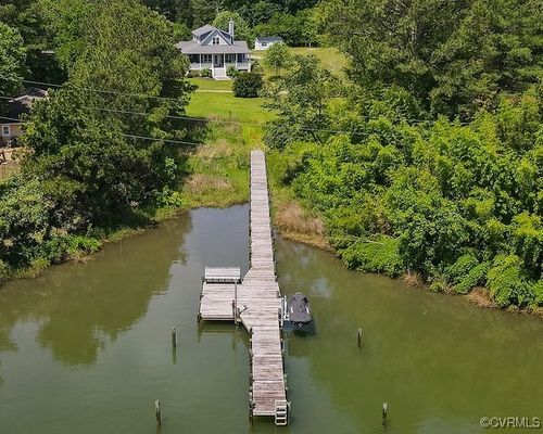 69 Light Keeper Ln, Hallieford, VA, 23068-1022 | Card Image