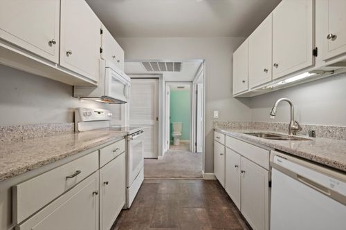 425 W Willow Ct, Fox Point, WI, 53217-2667 | Card Image