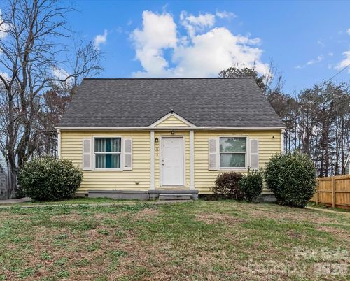 1058 Betty Dr, Winston Salem, NC, 27107-5431 | Card Image