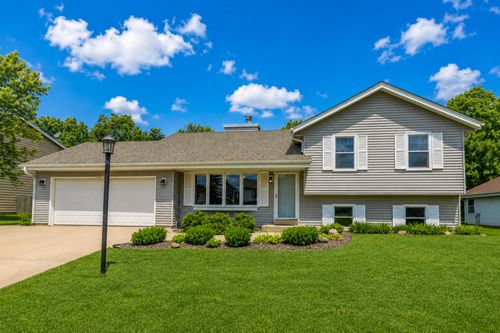 N50W14230 Fairmount Ave, Menomonee Falls, WI, 53051-6985 | Card Image