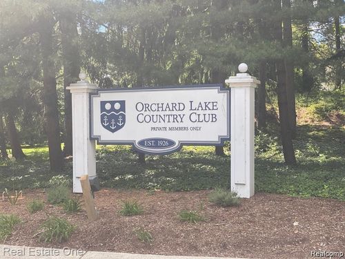 5716 Evergreen Ave, Orchard Lake, MI, 48324-2920 | Card Image