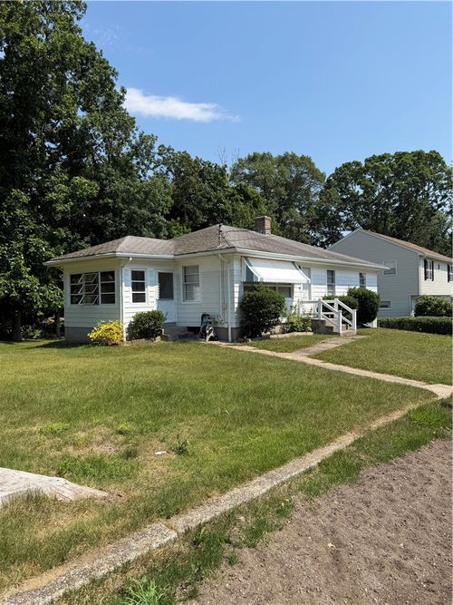 101 Iroquois Road, Cumberland, RI, 02864 | Card Image