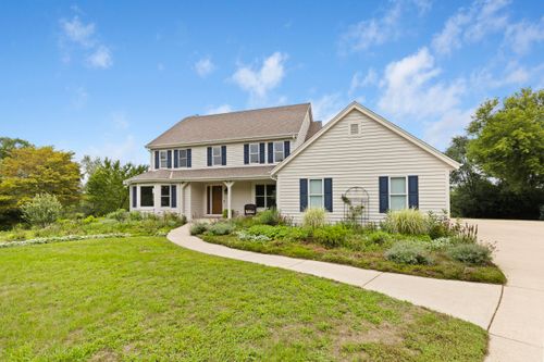 W248S6006 Deerfield Cir, Waukesha, WI, 53189-9121 | Card Image