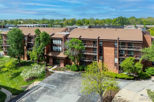 107-572 Coeur De Royale Dr, Creve Coeur, MO, 63141-6953 | Card Image