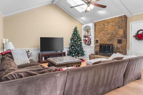 2216 E 37th St, Edmond, OK, 73013-6932 | Card Image