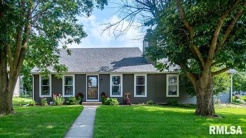 1016 W Donahue Ct, Eldridge, IA, 52748-1011 | Card Image