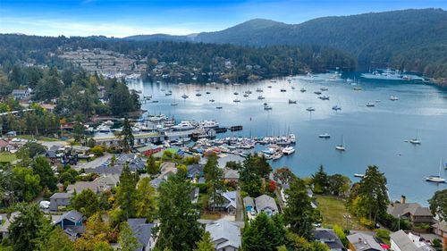 767 Harding Lane, Brentwood Bay, BC, V8M2G2 | Card Image