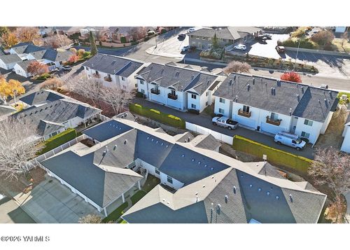 3708 Carriage Park Ln, Yakima, WA, 98902-6353 | Card Image