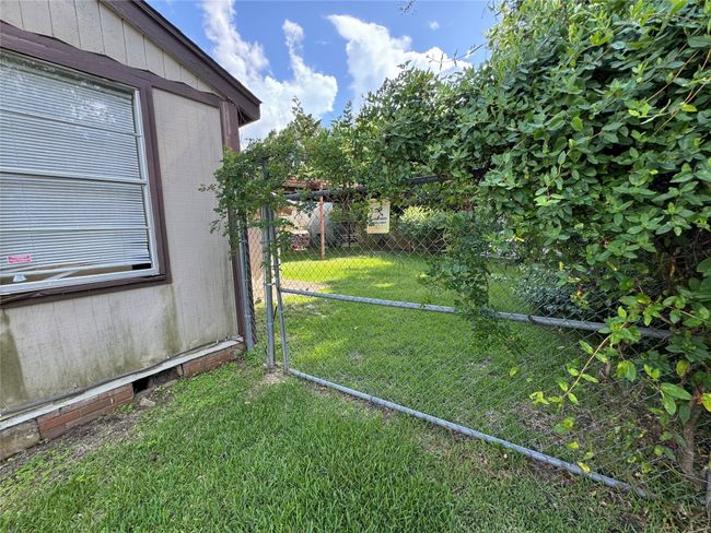 View of yard | Image 4