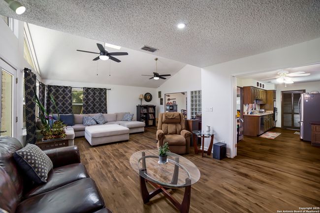 713 Fawndale Ln, House other with 3 bedrooms, 3 bathrooms and null parking in Windcrest TX | Image 11