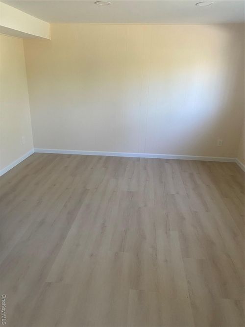 47 Bowling Ln, Deer Park, NY, 11729-6728 | Card Image