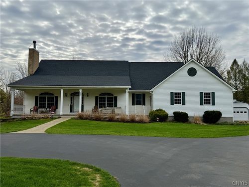 220 Ellen St, Oswego, NY, 13126-5750 | Card Image