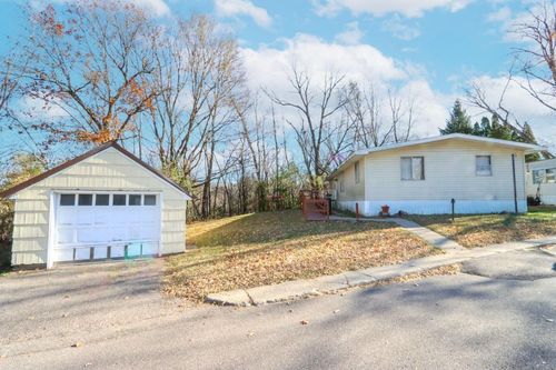 35 Wood Dr, Mankato, MN, 56001-3117 | Card Image