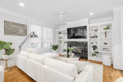2-17 June St, Boston, MA, 02131-4809 | Card Image
