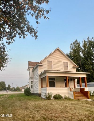 302 7th Street S, House other with 3 bedrooms, 1 bathrooms and null parking in Oakes ND | Image 1