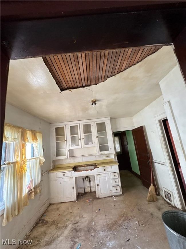 3180 E 134th St Cleveland, OH 44120 is a Duplex that needs a little TLC. Each unit has 2 bedrooms and 1 bathroom. One unit is on the first floor and the other on the second. | Image 14