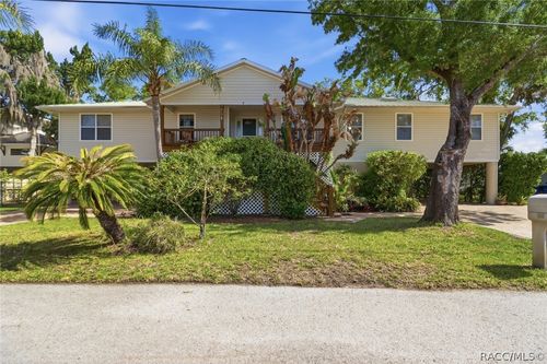 619 Se 1st Ct, Crystal River, FL, 34429-4611 | Card Image
