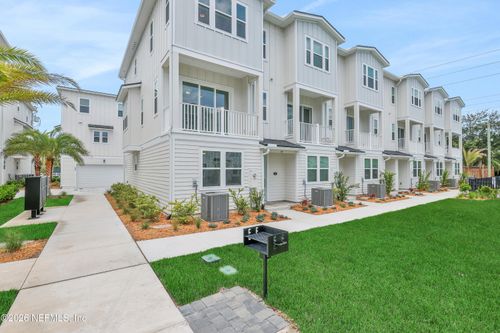 1043 N 1st Ave, Jacksonville Beach, FL, 32250-3785 | Card Image