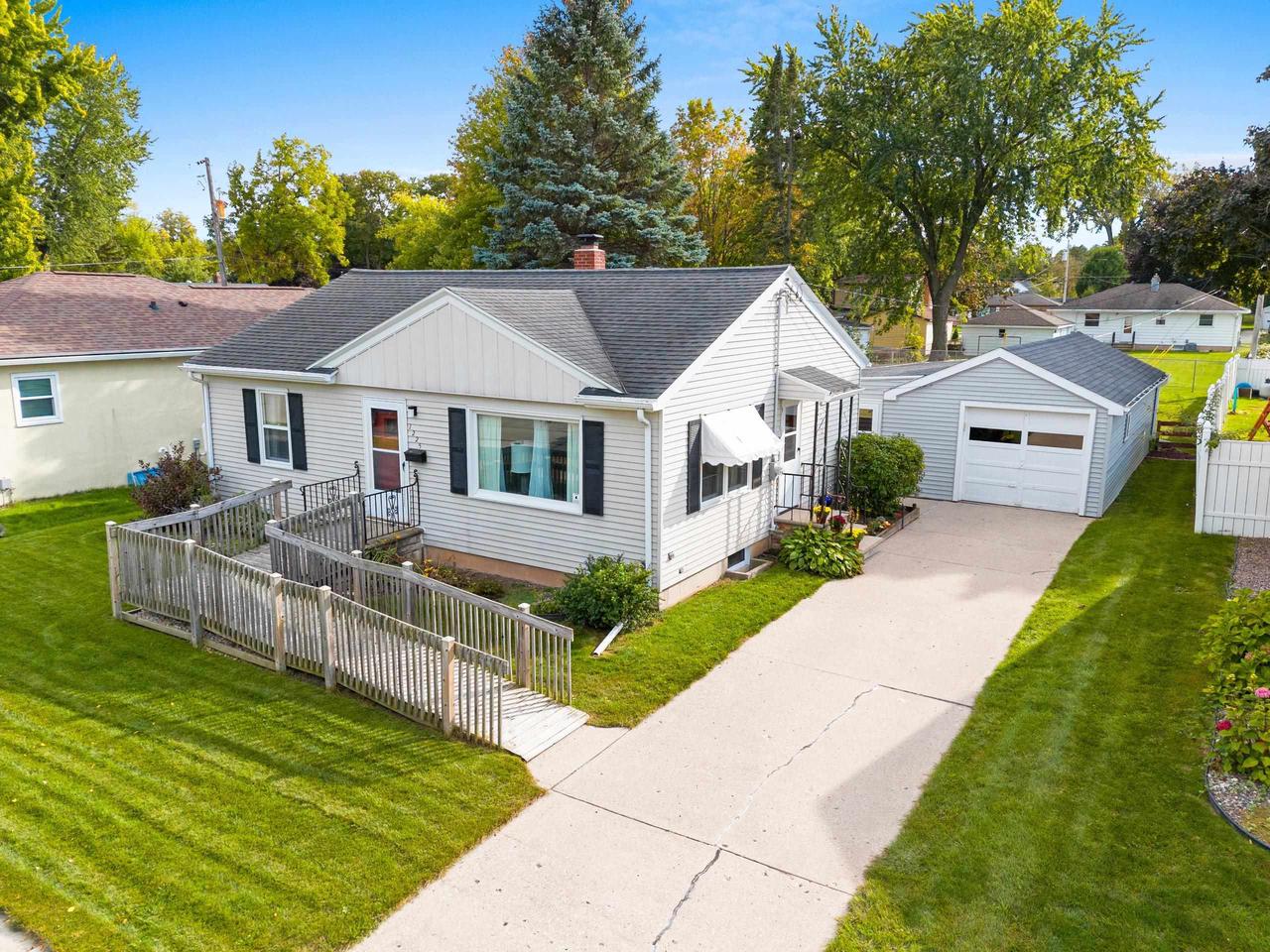 Bond St, Green Bay, WI 54303