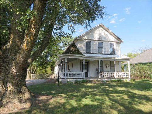 410 Linn St, Valley Falls, KS, 66088-1122 | Card Image
