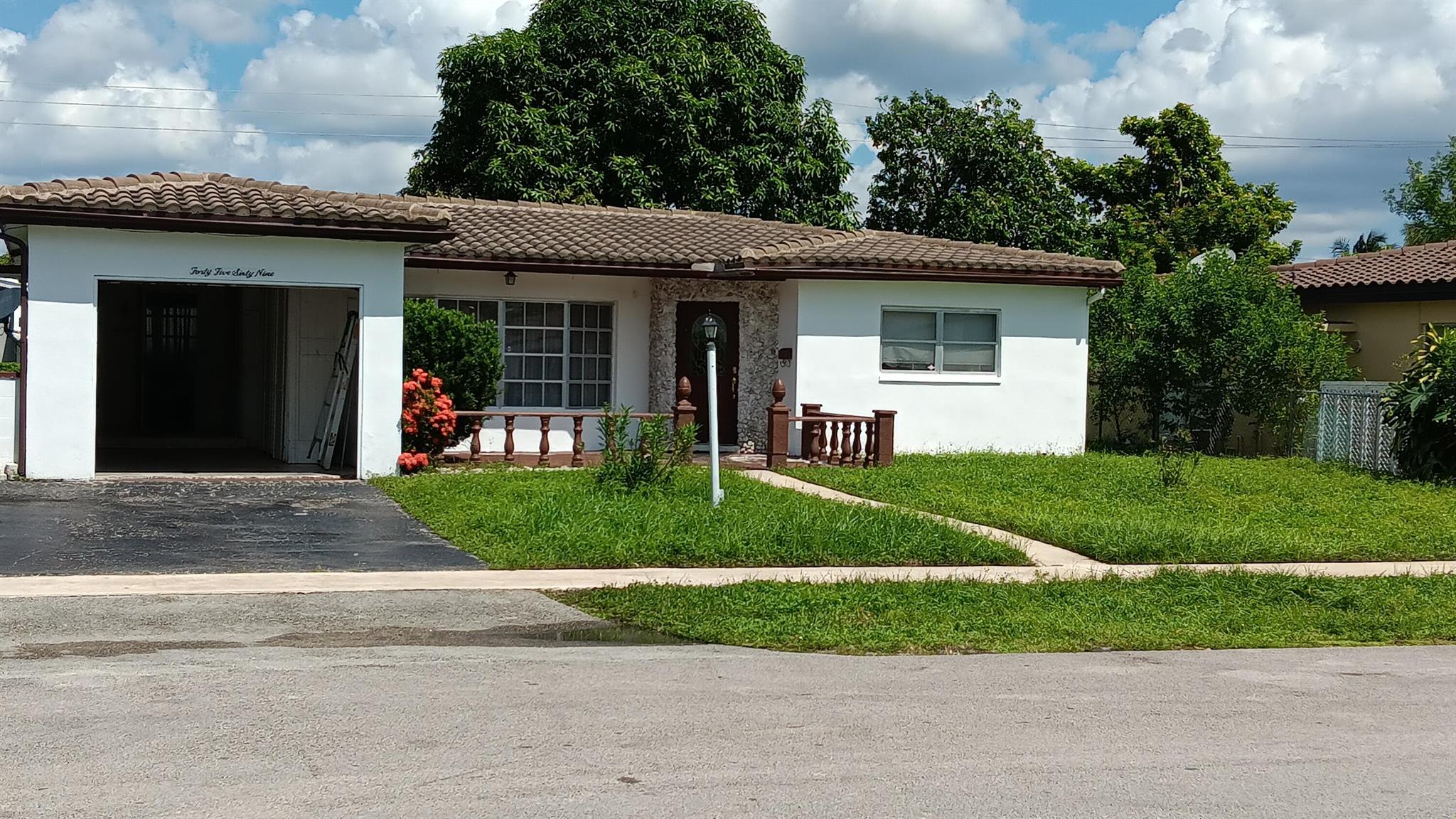 40th St, Lauderdale Lakes, FL 33319