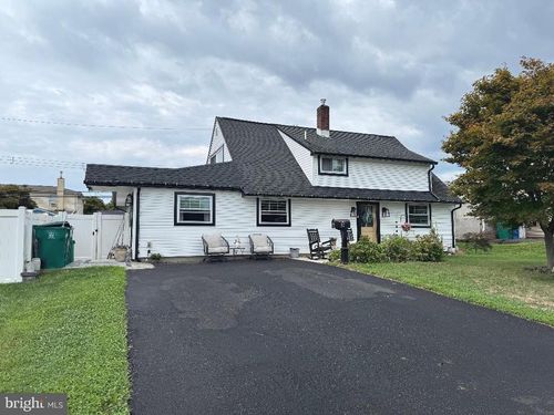 57 Greenbrier Rd, LEVITTOWN, PA, 19057-3305 | Card Image