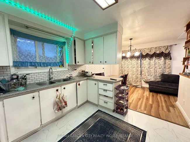15 Champlain Ave, Home with 3 bedrooms, 1 bathrooms and 2 parking in Hamilton ON | Image 6