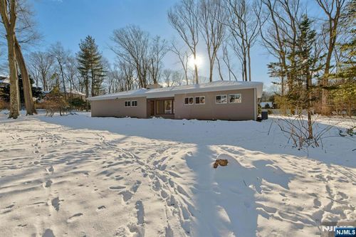 16 Cypress Peak Ln, Montvale, NJ, 07645-1204 | Card Image