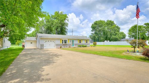 5760 Kentland Dr, Decatur, IL, 62521-8759 | Card Image