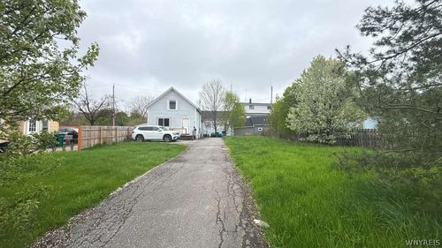 559 Tonawanda St, Buffalo, NY, 14207-2109 | Card Image