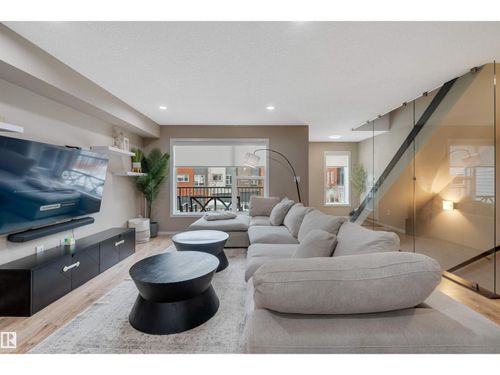 1075 Rosenthal Blvd Nw, Edmonton, AB, T5T7G5 | Card Image