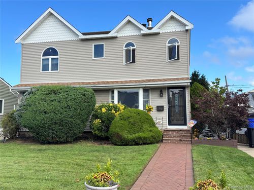92 Van Buren Street, Hempstead, NY, 11520 | Card Image