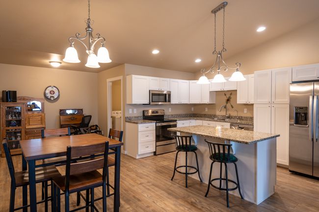 813 Foxglove Dr, Townhouse with 3 bedrooms, 2 bathrooms and null parking in Kalispell MT | Image 9