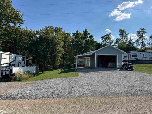 5090 County Public Rd, Brooklyn, IA, 52211-9529 | Card Image