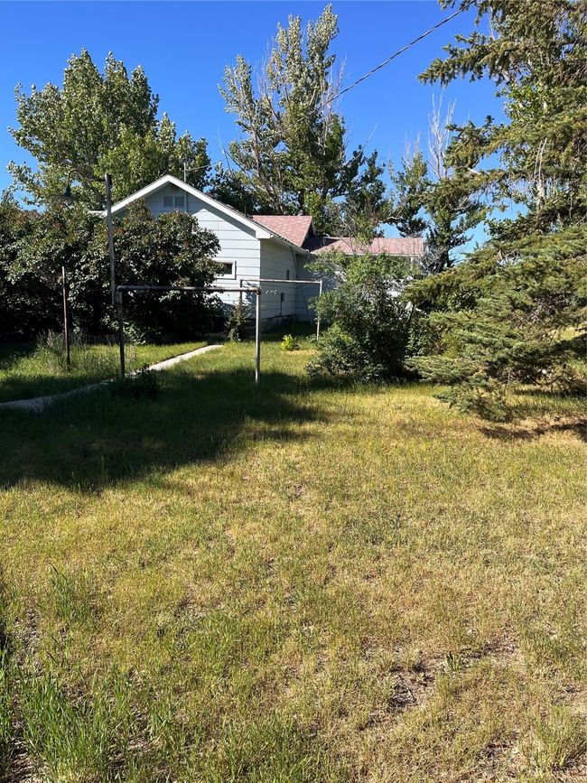 Large back yard! | Image 20