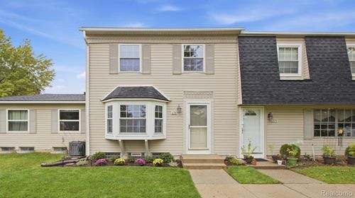 275 Lake Village Dr, Walled Lake, MI, 48390-3638 | Card Image