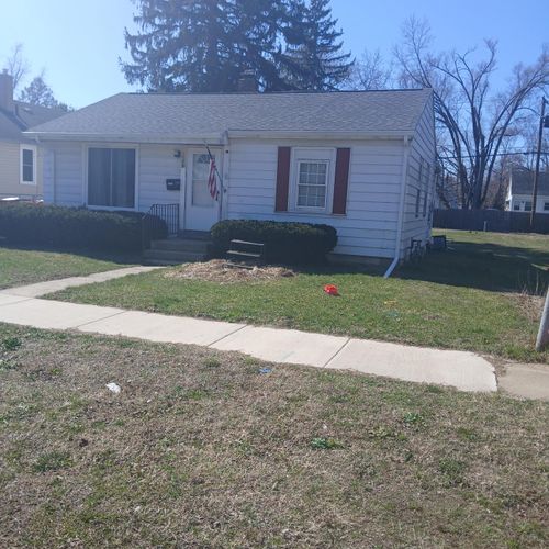1086 Union Ave, Benton Harbor, MI, 49022-5230 | Card Image
