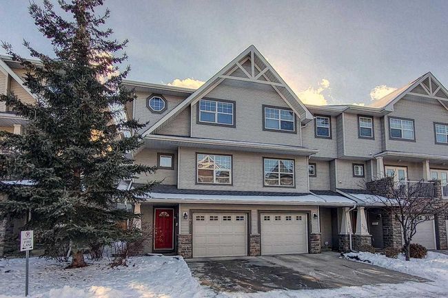 301 Inglewood Grove Se, Home with 3 bedrooms, 1 bathrooms and 2 parking in Calgary AB | Image 2