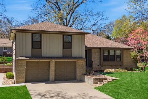 6348 Reeds Dr, Mission, KS, 66202-4218 | Card Image