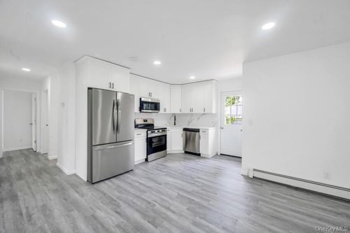 79 S 28th St, Wyandanch, NY, 11798-2812 | Card Image