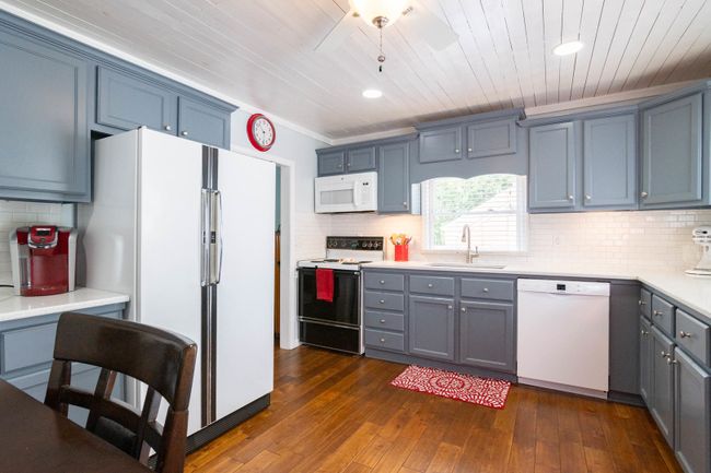 2142 Hawthorne Ln, House other with 3 bedrooms, 2 bathrooms and 12 parking in WAUKEGAN IL | Image 6