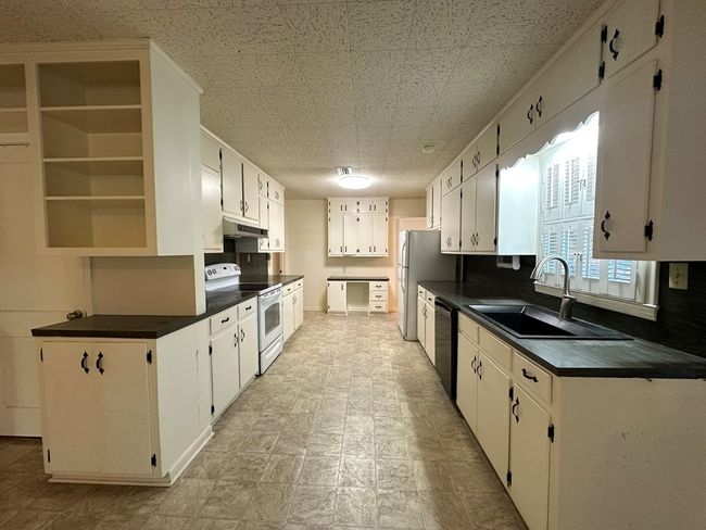 901 E 4 Th St, House other with 2 bedrooms, 2 bathrooms and 2 parking in Adel GA | Image 6